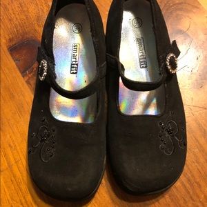Girls soft black shoes size 9.5
